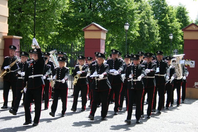 Akershus Enhver bør for sin egen del være bevisst på hva og hvem en tjener i uniform.