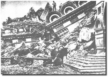 demolished_christian_church Etter å ha tatt makten i Russland, fant Jødiske ledere glede i å ødelegge kristne kirker. Noen ble laget om til staller, andre til fabrikker og lagerhus.