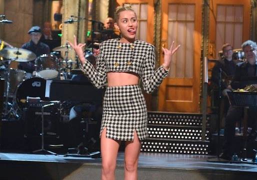 "Fordi jeg kan", sier Miley. "Gjør hva du vil er hele loven" - Crowley666 - The Beast. Etter hvert havner de på psykiatrisk, avvenning eller dør tidlig i sin miserable tilstand. Vi ser dem hver dag på gaten, med tatoveringer og ringer i nesen, 'fordi vi kan'. Munzenbergs agenter har lykkest bra.