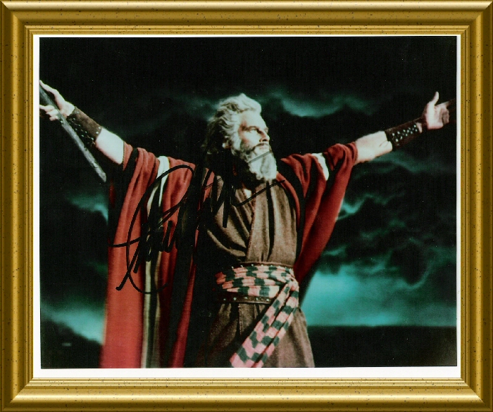 Moses Moses fikk aldri entre Det Hellige Land på grunn av sin krigerske natur. Josva som hadde den rette tro fikk jobben å lede folket inn i det lovede landet.